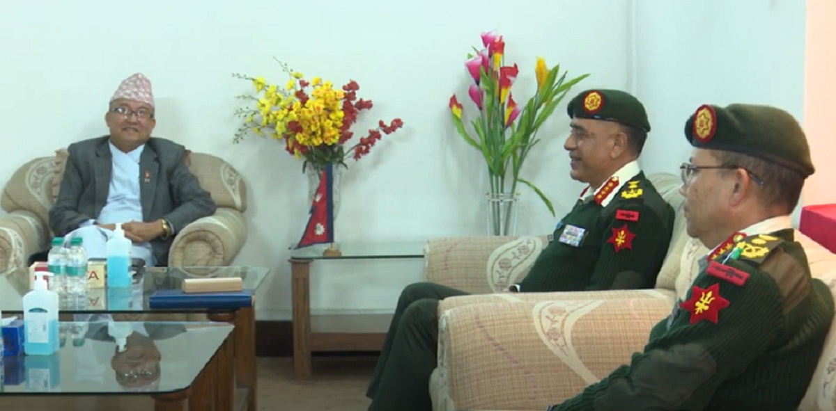 नेपाली सेनाका प्रधानसेनापति र प्रमुख आयुक्तबीच भेटवार्ता